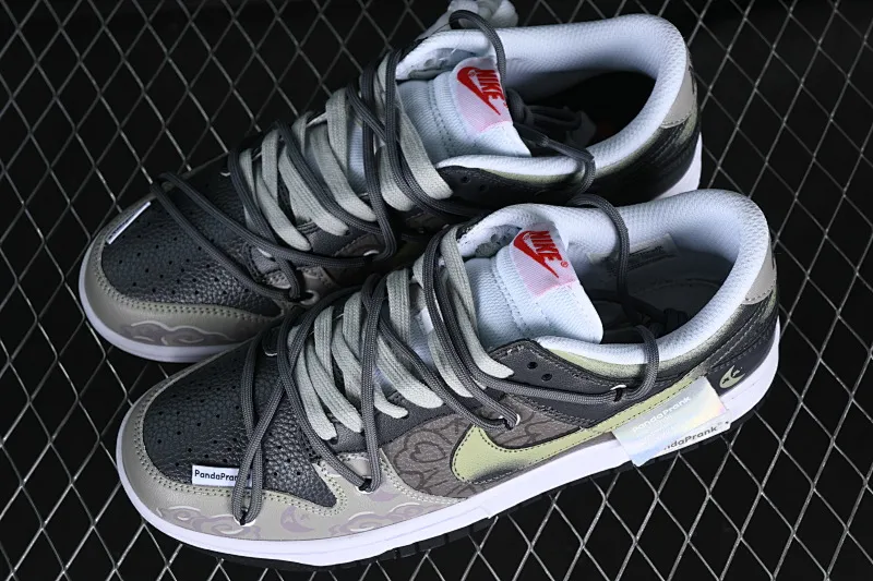 All Categories Nk SB Dunk Series Nk SB Dunk Low Low-top sneakers Nk Dunk Low Panda Prank-Moon Deconstruction Workwear style SB strap low-top casual sneakers FB3354-001